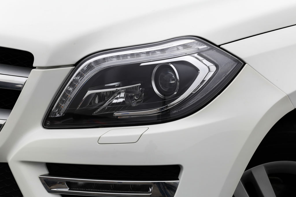 Mercedes-Benz GL350 CDI headlight 1