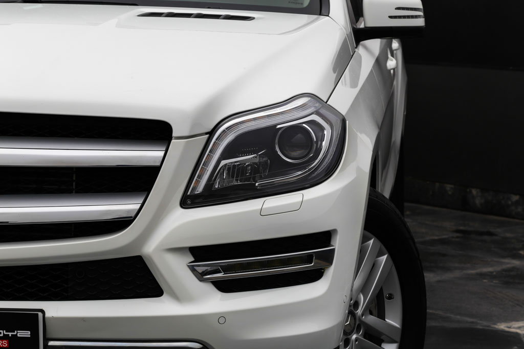 Mercedes-Benz GL350 CDI headlight