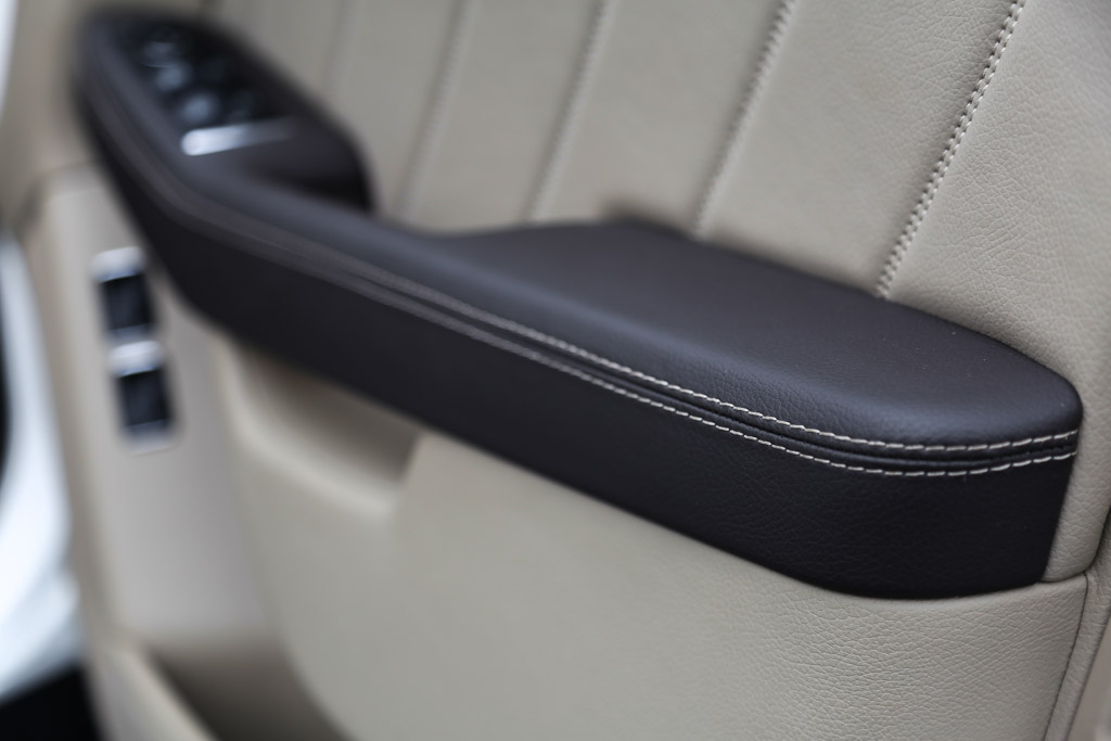 Mercedes-Benz GL350 CDI upholstery 1