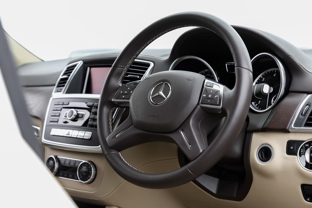 Mercedes-Benz GL350 CDI steering wheel