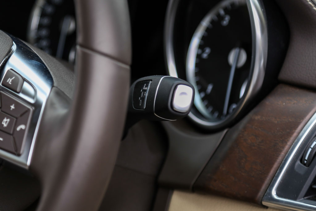 Mercedes-Benz GL350 CDI steering wheel 1