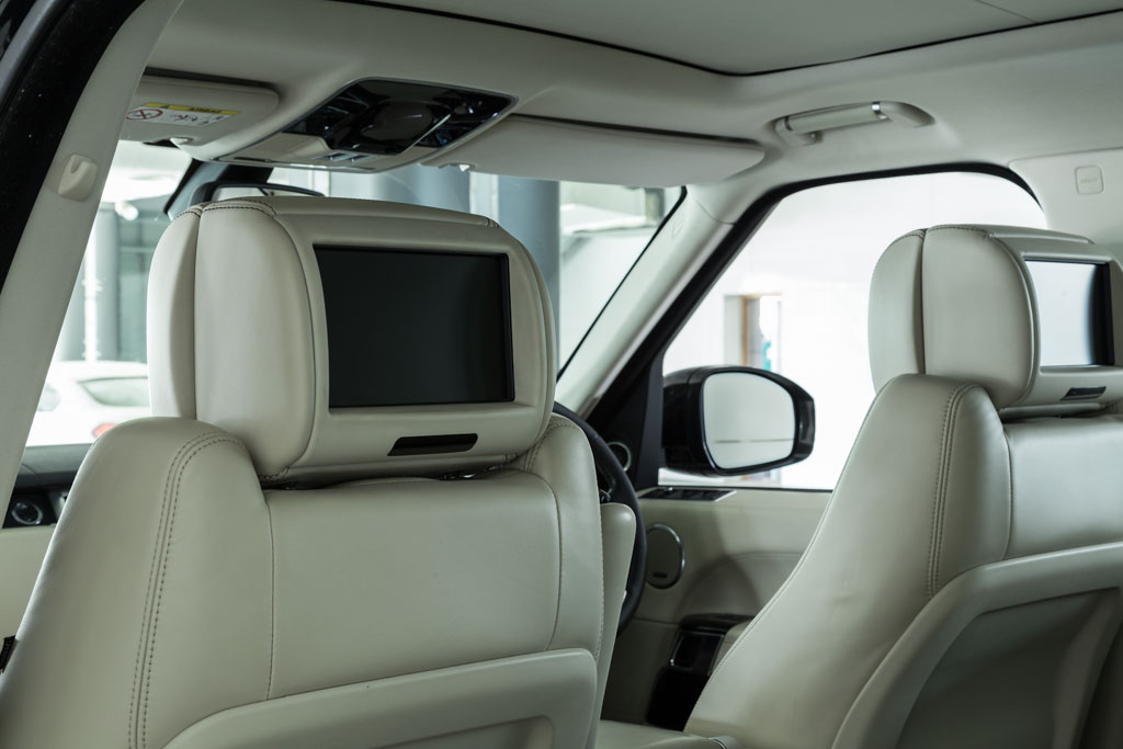 Range Rover Vogue SE head rest screen