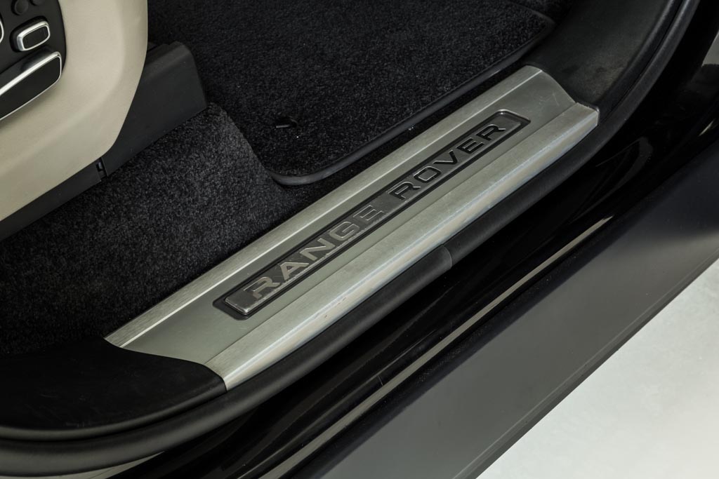 Range Rover Vogue SE model and badging 3