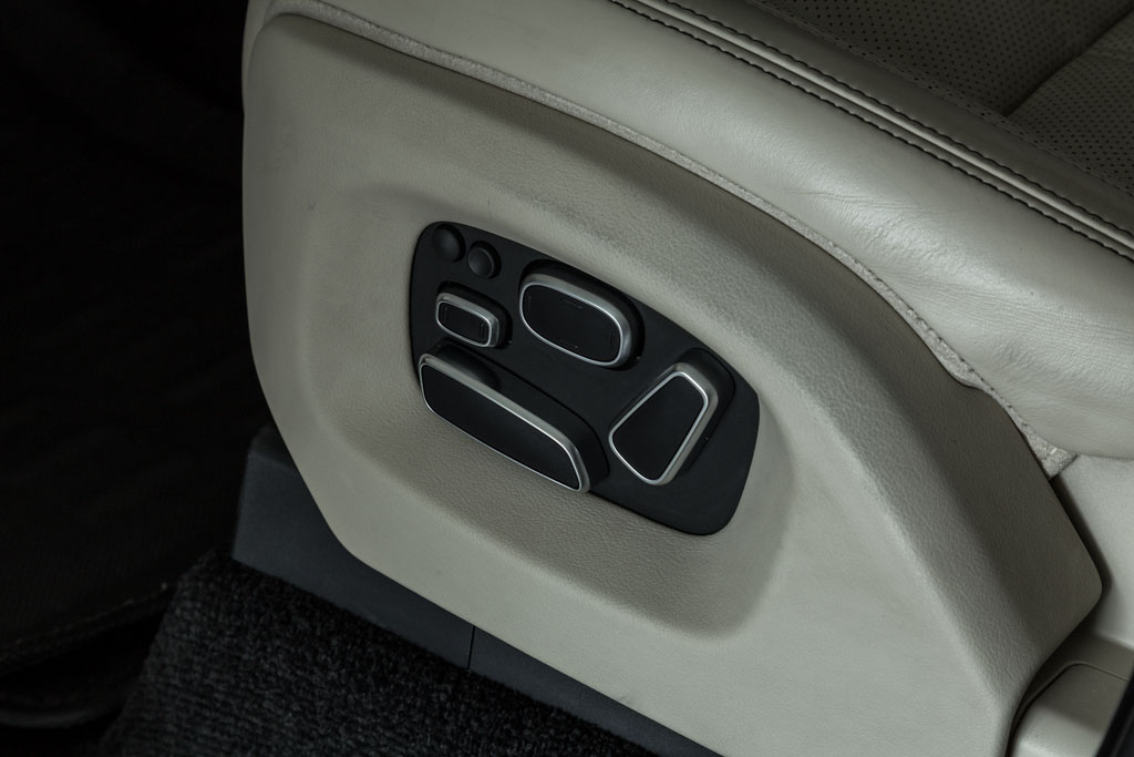 Range Rover Vogue SE seats buttons
