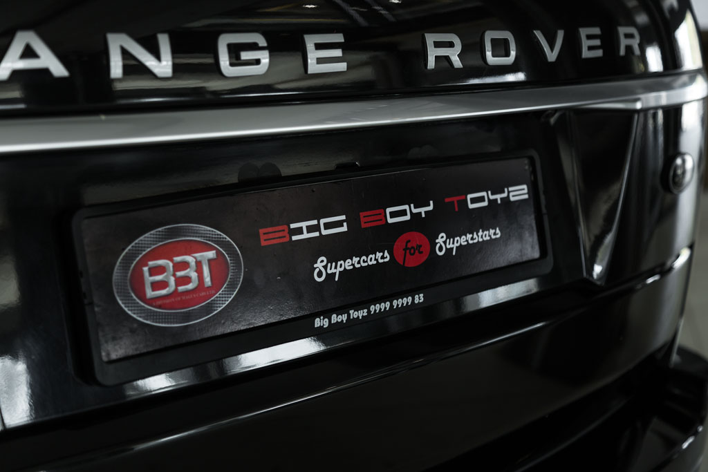 Range Rover Vogue SE model and badging 2