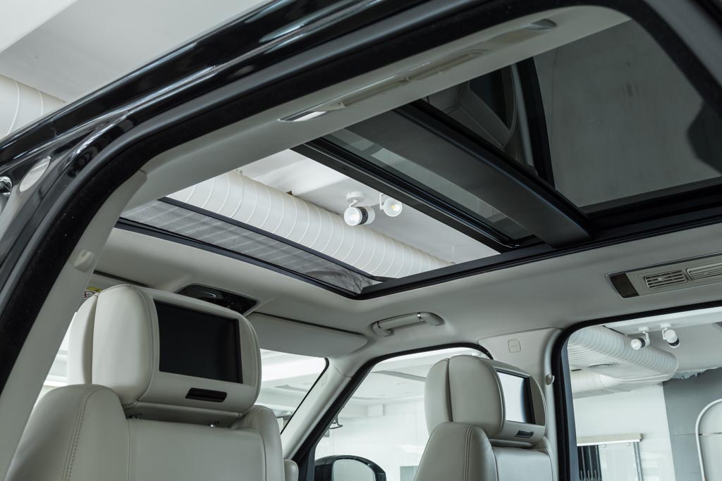 Range Rover Vogue SE sunroof 2