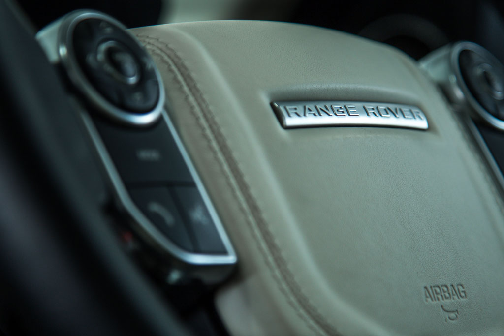 Range Rover Vogue SE steering wheel 2