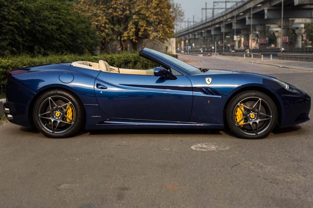Ferrari California right side view