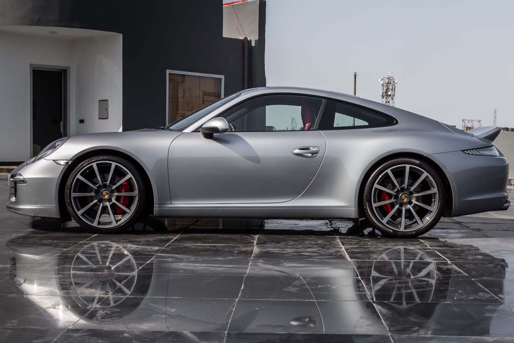 Porsche 911 Carrera S left side view