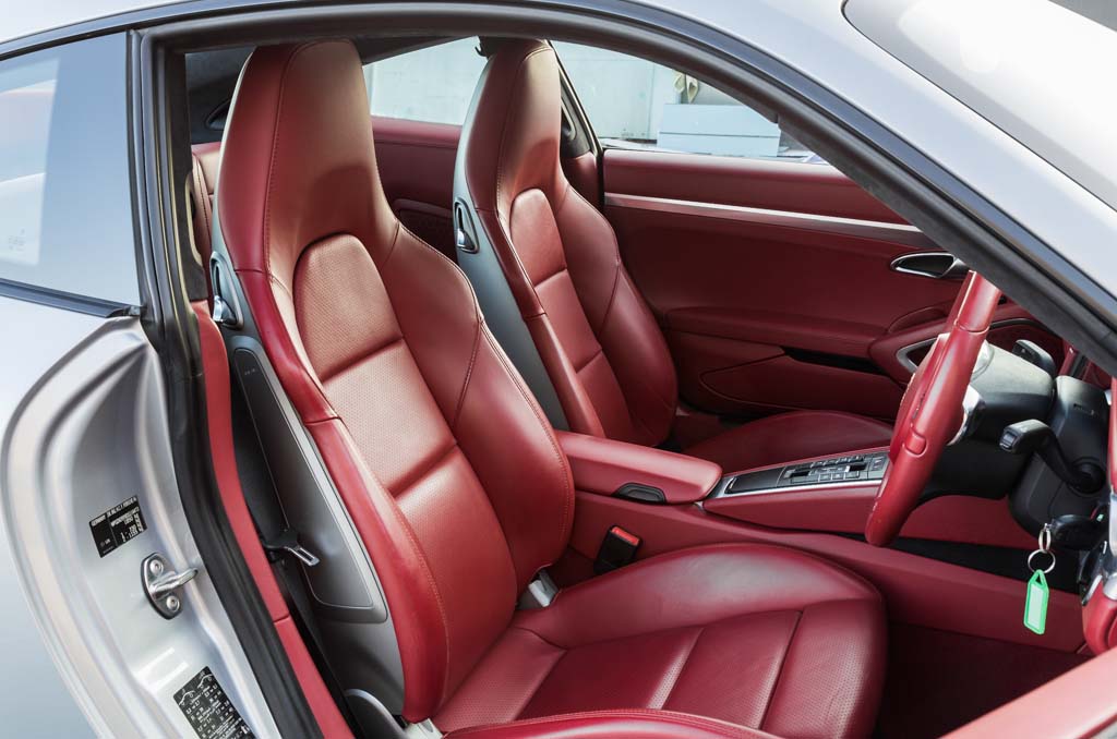 Porsche 911 Carrera S interior
