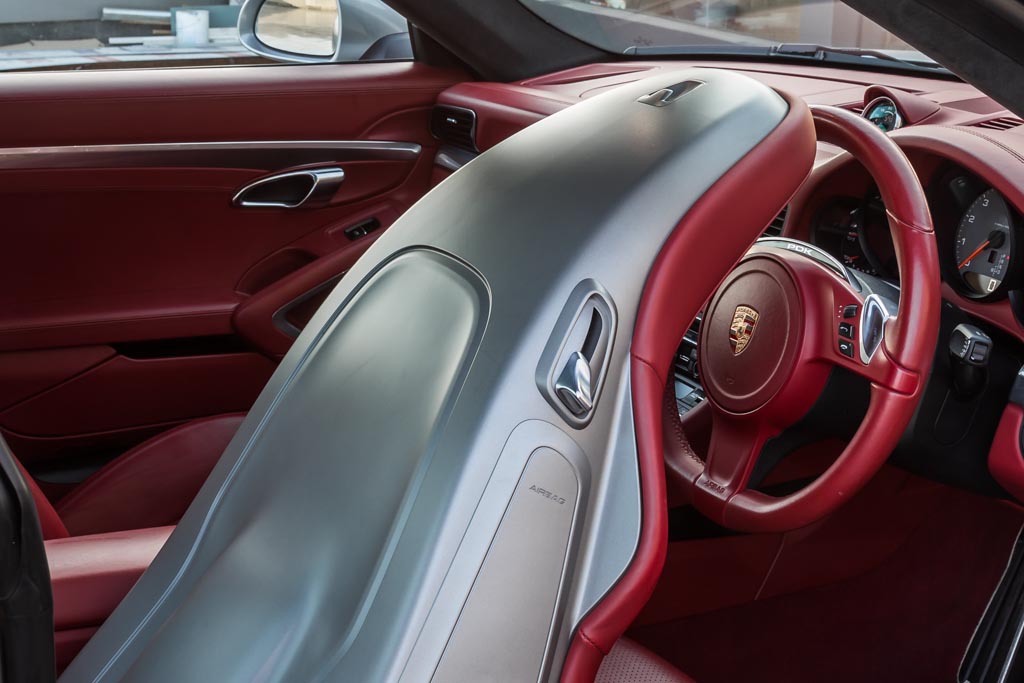 Porsche 911 Carrera S steering wheel