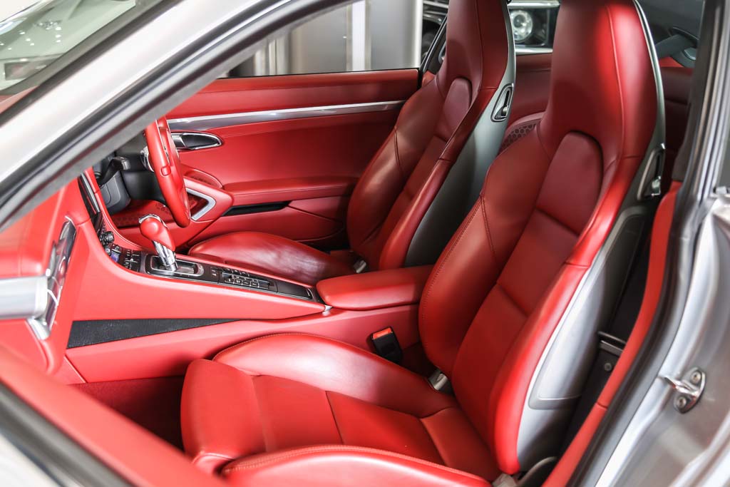 Porsche 911 Carrera S interior