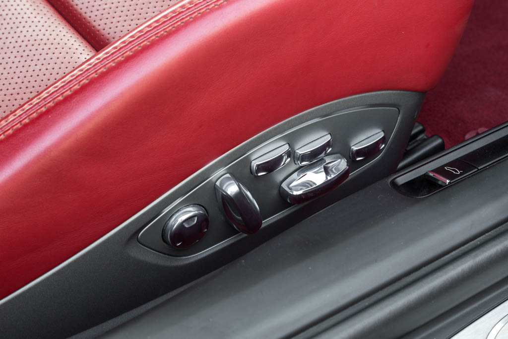 Porsche 911 Carrera S door control