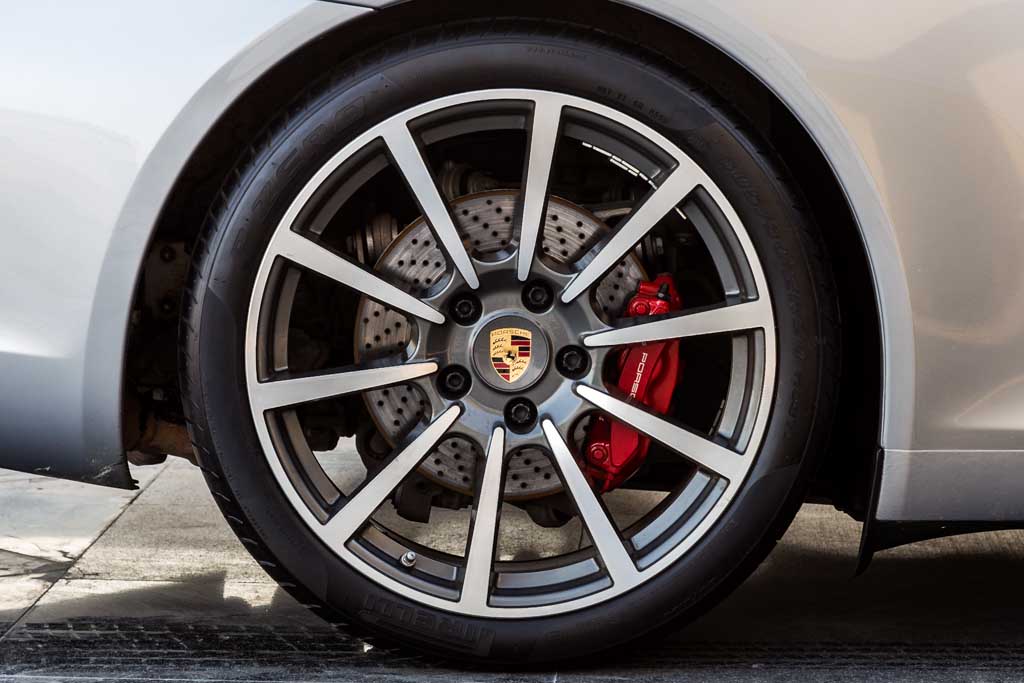 Porsche 911 Carrera S wheel