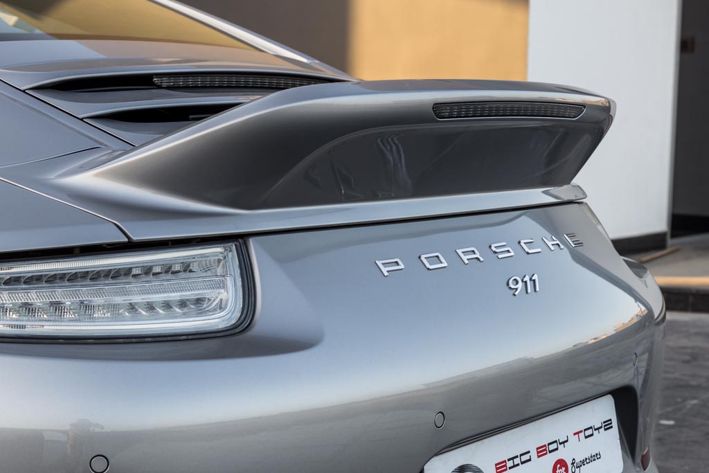Porsche 911 Carrera S bumper