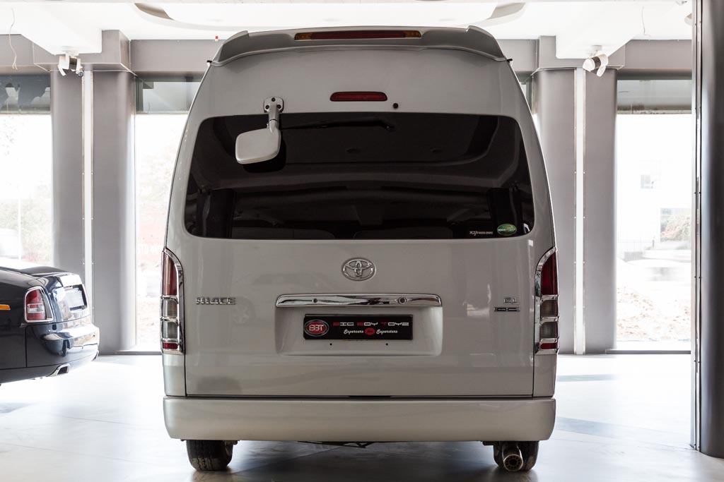 Toyota Hiace Commuter rear view