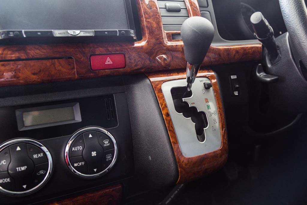 Toyota Hiace Commuter dashboard