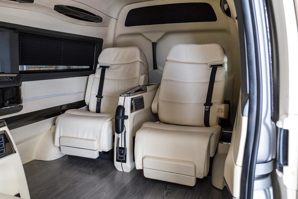 Toyota Hiace Commuter interiors