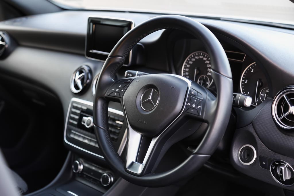 Mercedes-Benz A180 CDI steering wheel