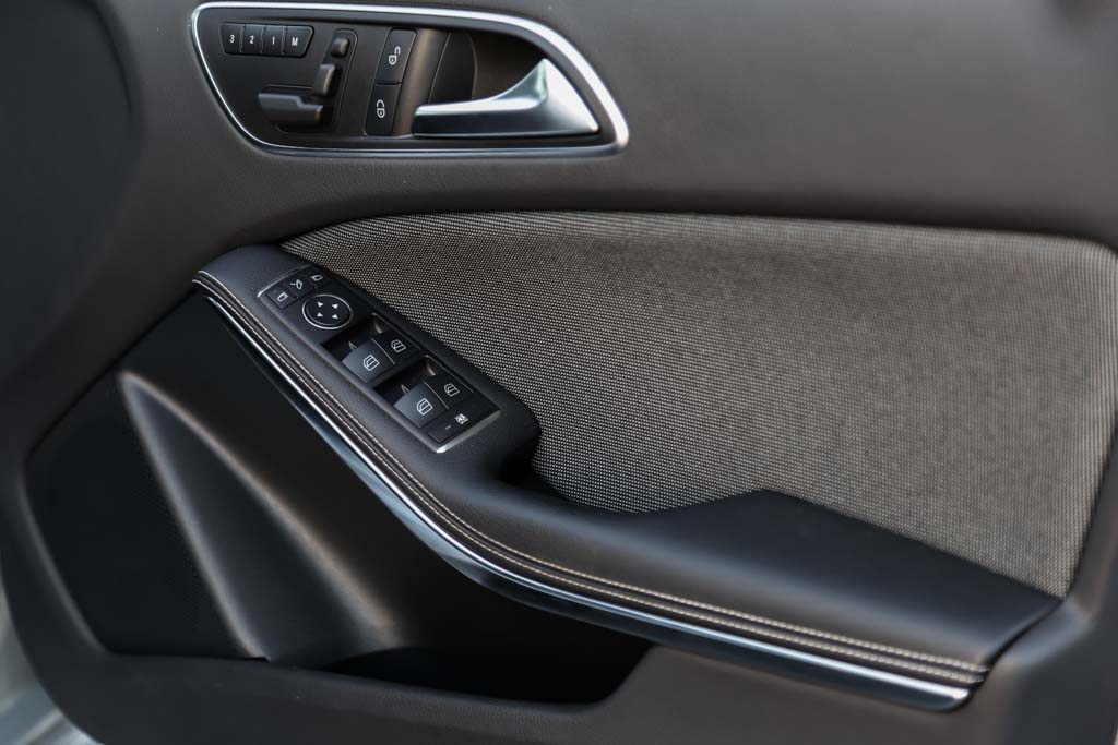 Mercedes-Benz A180 CDI window adjustment controls