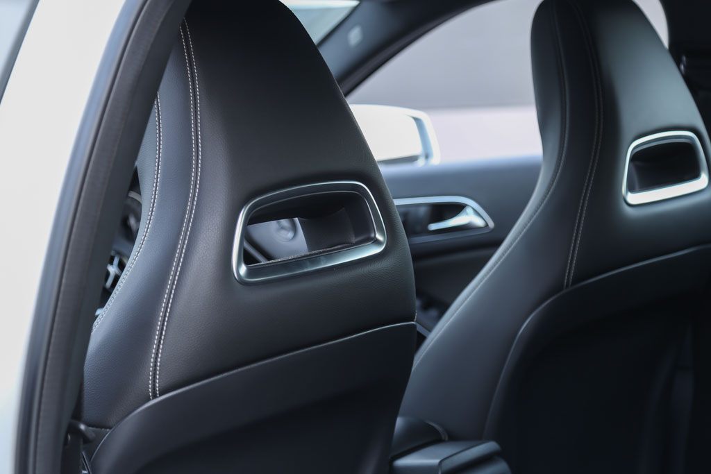 Mercedes-Benz A180 CDI head rest