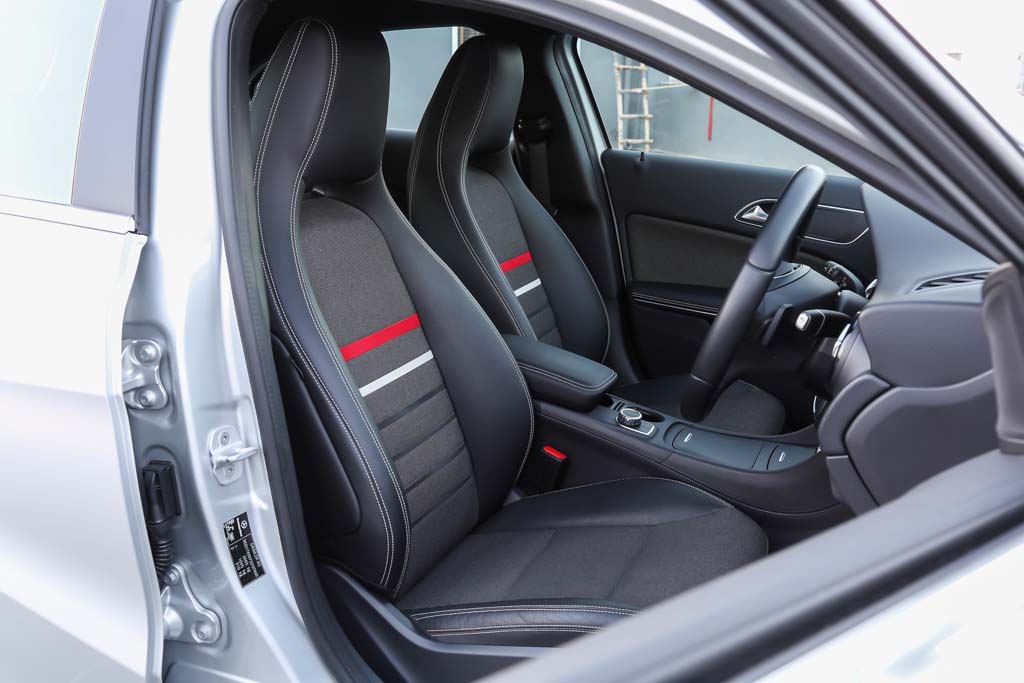 Mercedes-Benz A180 CDI door view of front seats