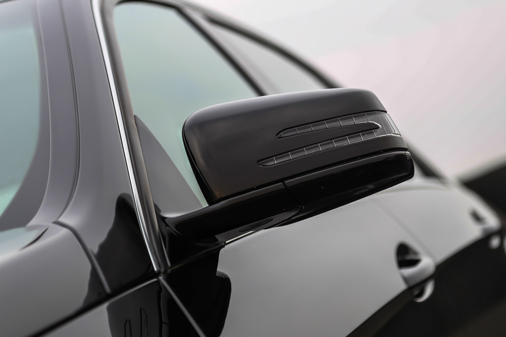 Mercedes Benz E350 CDI side mirror
