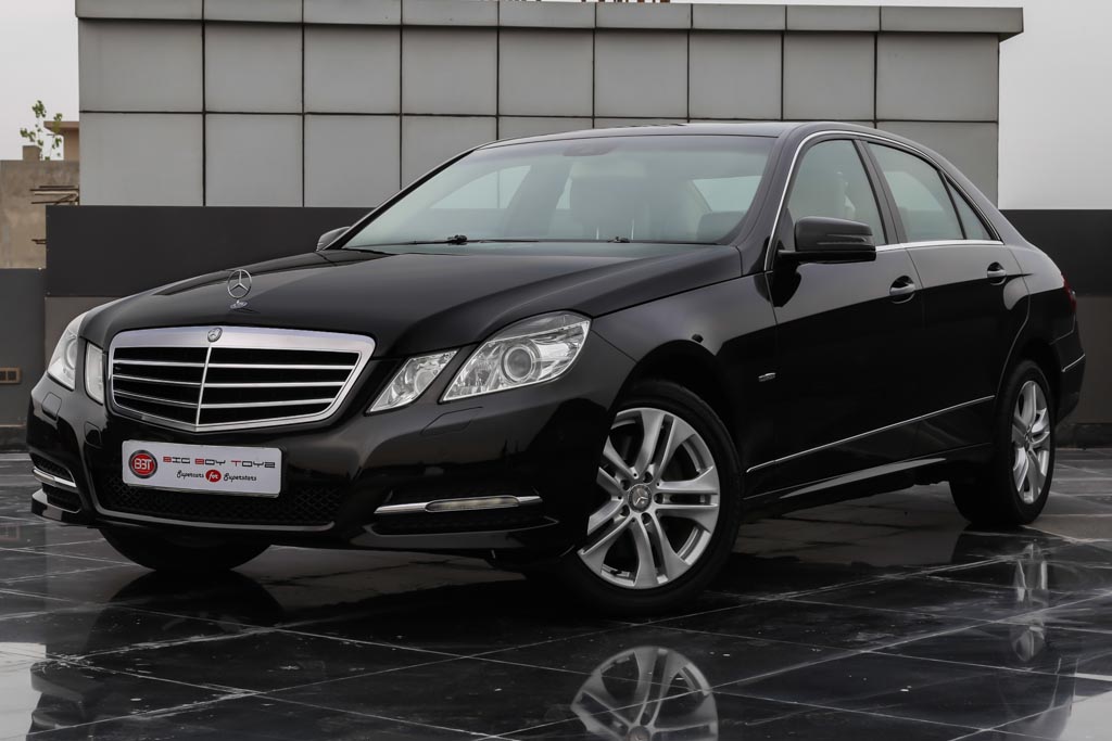 Mercedes Benz E350 CDI front left view