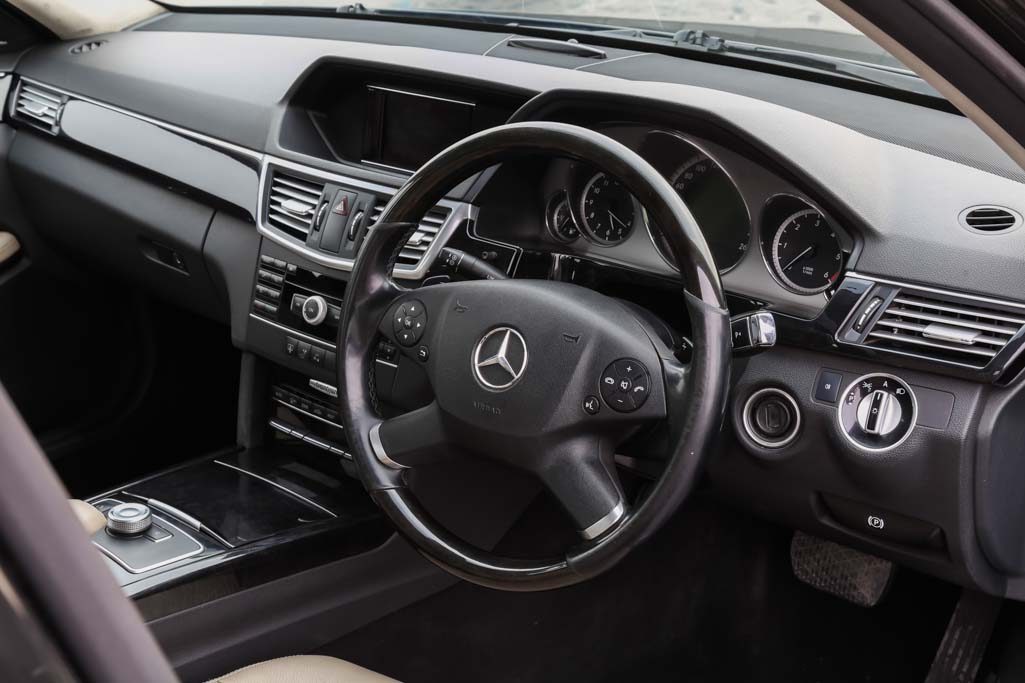 Mercedes Benz E350 CDI dashboard