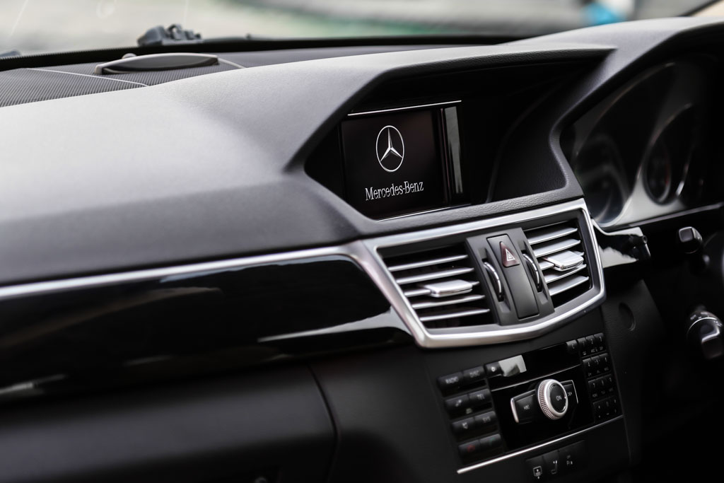 Mercedes Benz E350 CDI navigation system