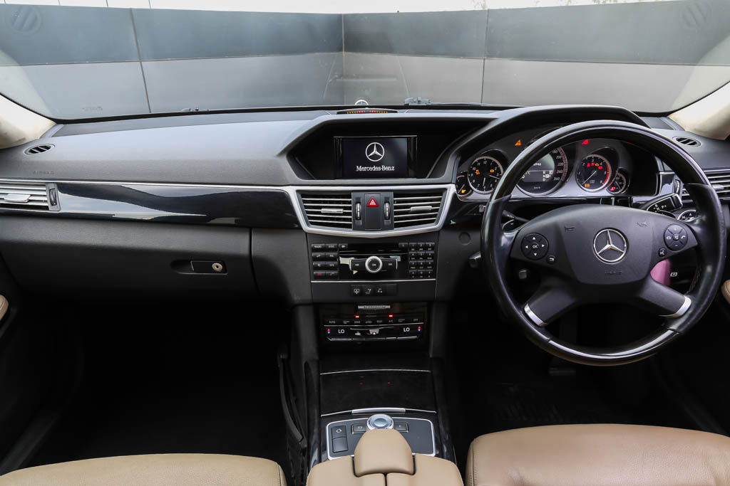 Mercedes Benz E350 CDI dashboard