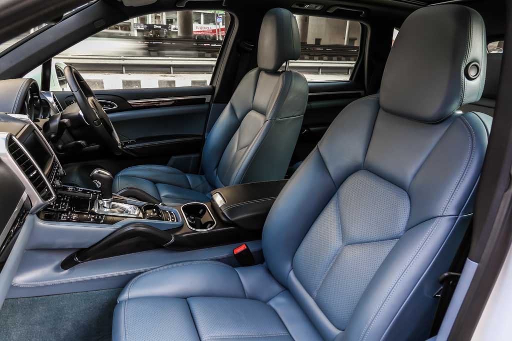 Porsche Cayenne Diesel door view of front seats