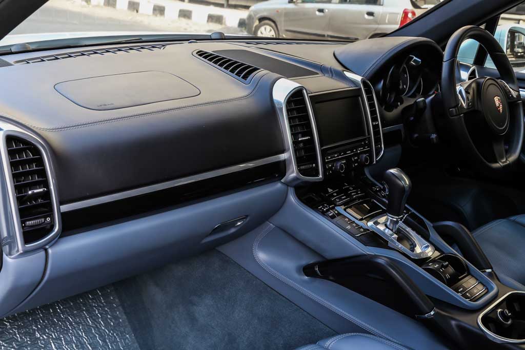 Porsche Cayenne Diesel dashboard 2