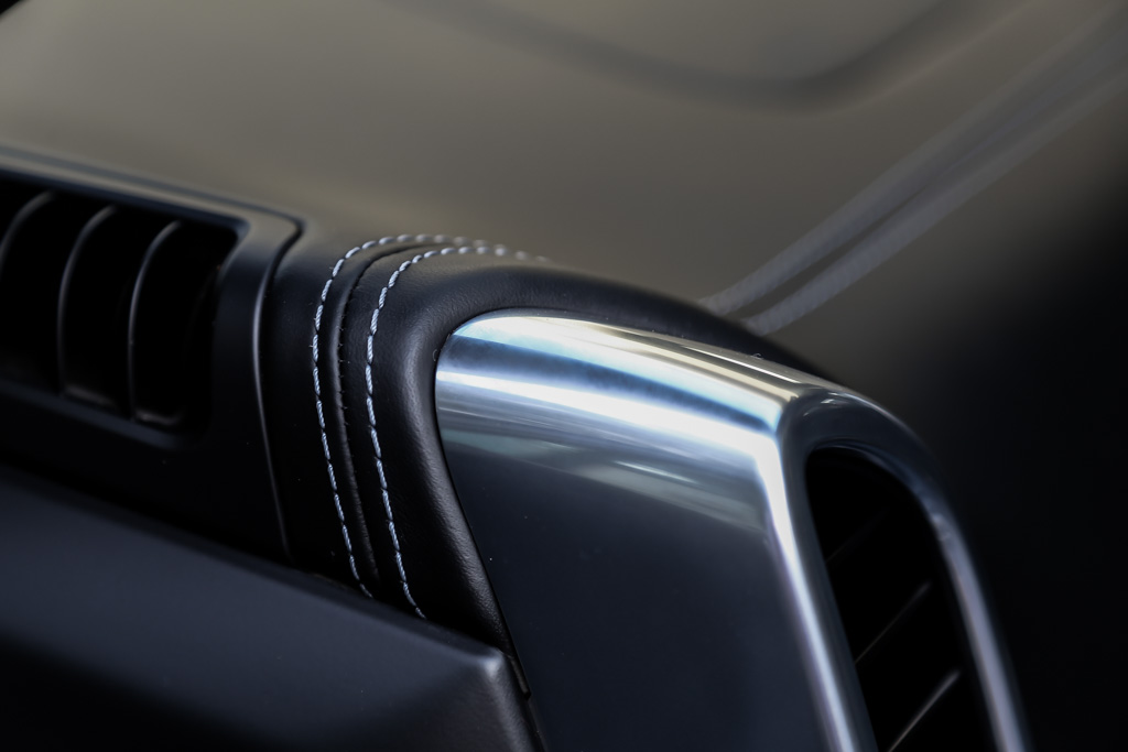 Porsche Cayenne Diesel upholstery 1