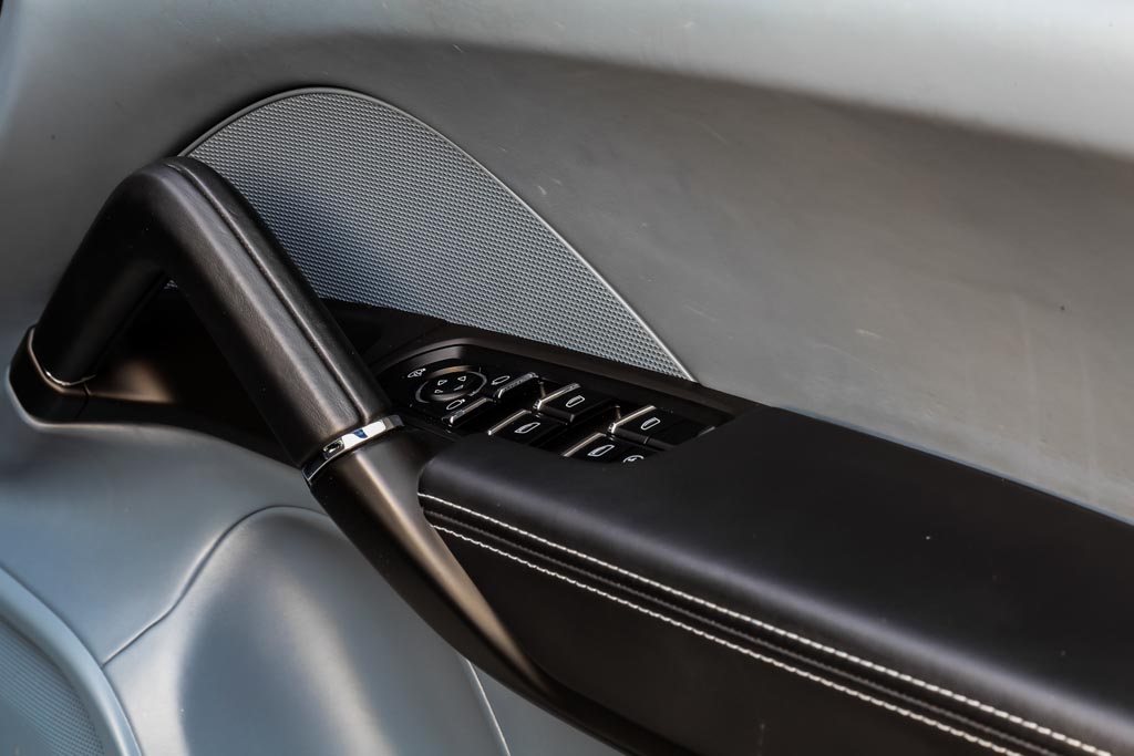 Porsche Cayenne Diesel window adjustment controls