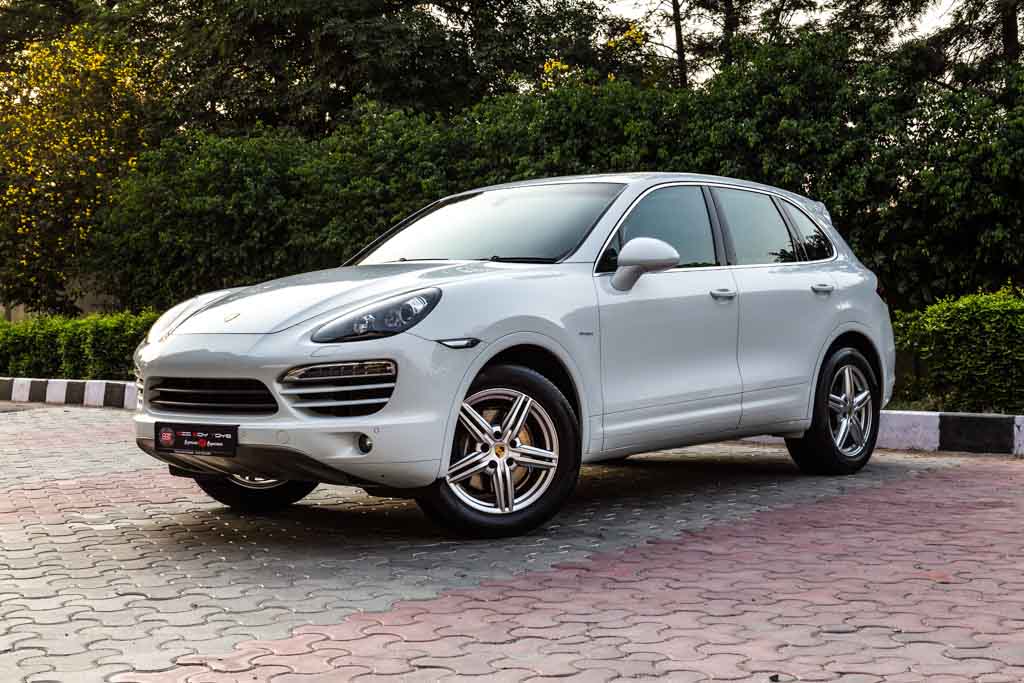Porsche Cayenne Diesel front left view