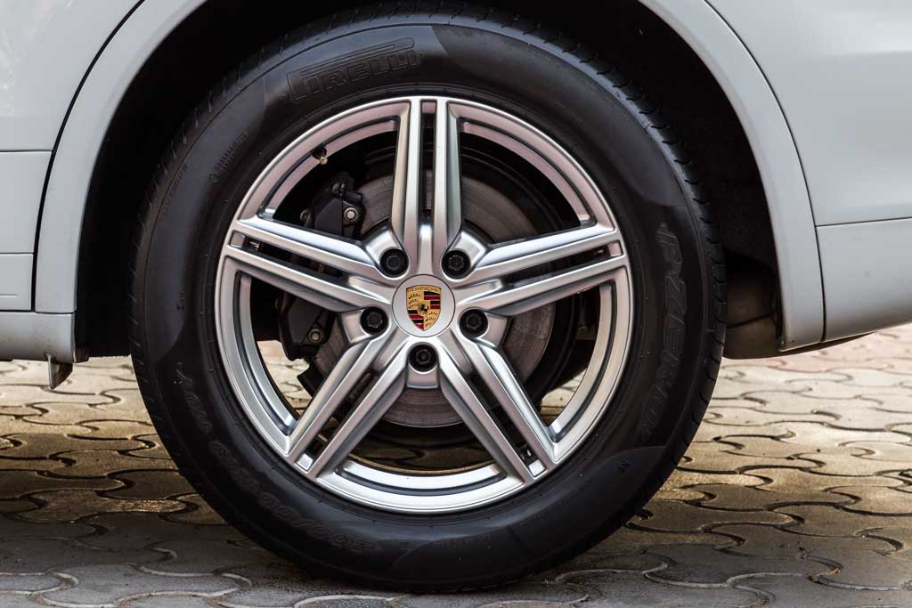 Porsche Cayenne Diesel wheel