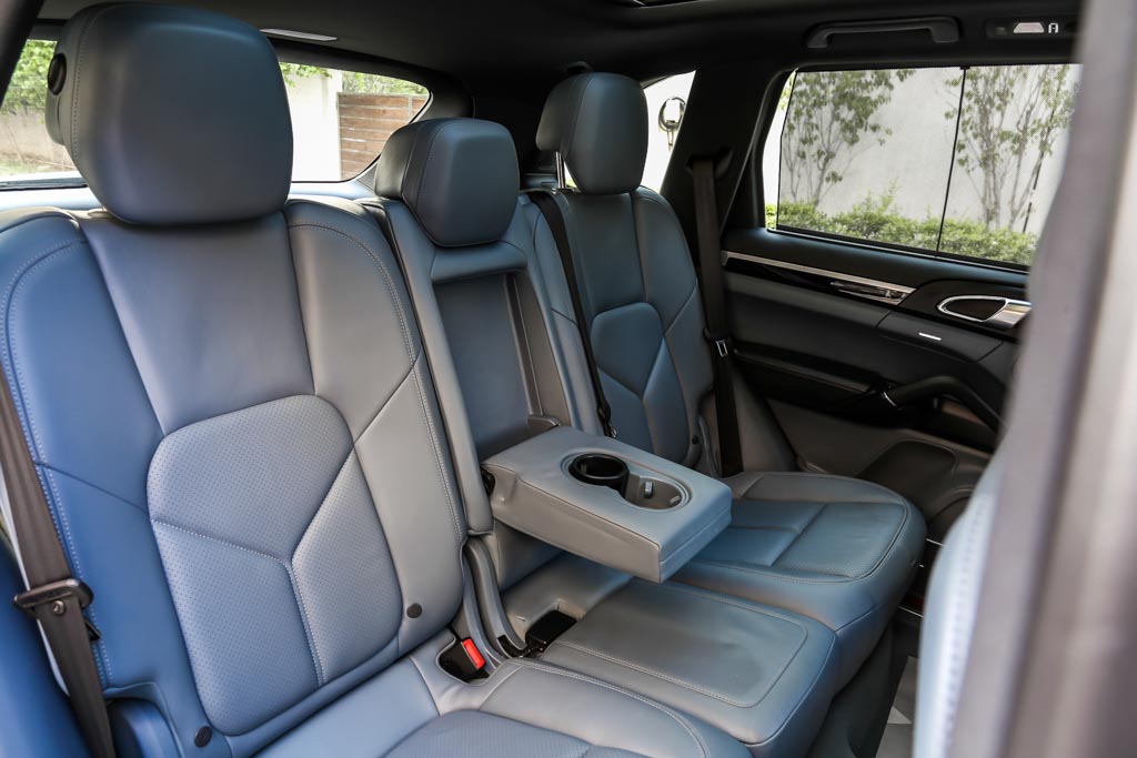 Porsche Cayenne Diesel door view of rear seats 1
