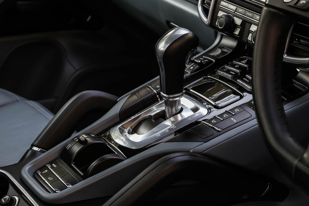 Porsche Cayenne Diesel gear shifter