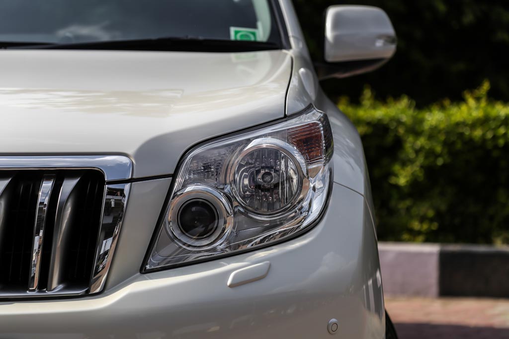 Toyota LandCruiser Prado VXL headlight