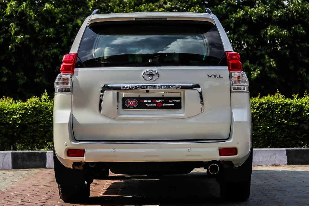 Toyota LandCruiser Prado VXL rear view