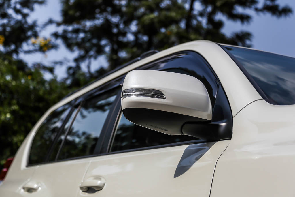 Toyota LandCruiser Prado VXL side mirror