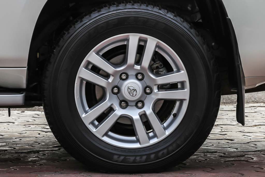 Toyota LandCruiser Prado VXL wheel