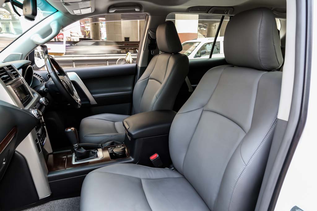 Toyota LandCruiser Prado VXL door view of front seats 1