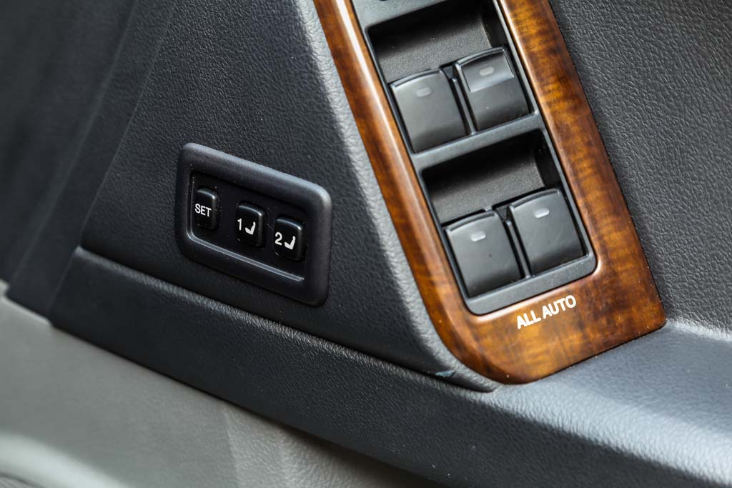 Toyota LandCruiser Prado VXL window adjustment controls 1