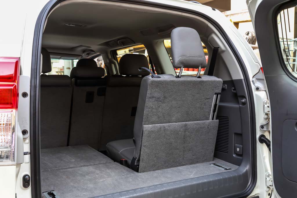 Toyota LandCruiser Prado VXL trunk 1