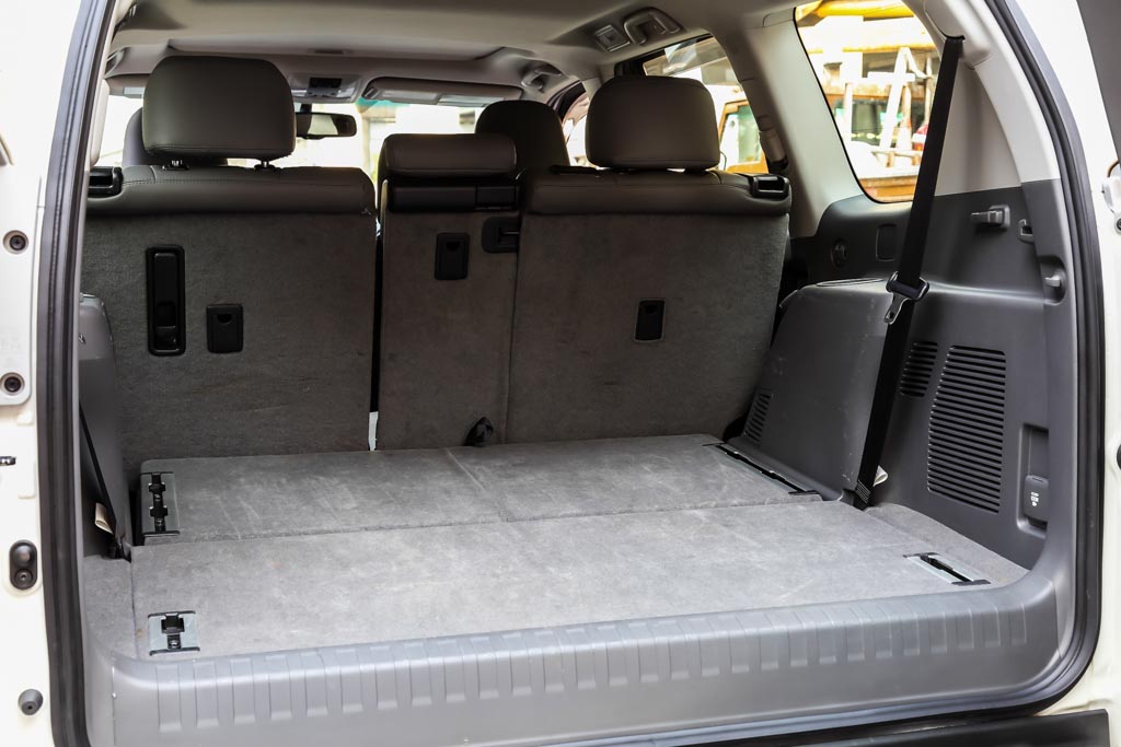 Toyota LandCruiser Prado VXL trunk