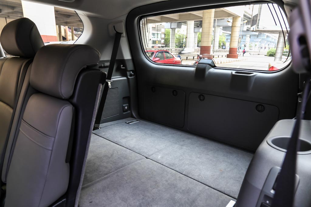 Toyota LandCruiser Prado VXL door view of rear seats 4