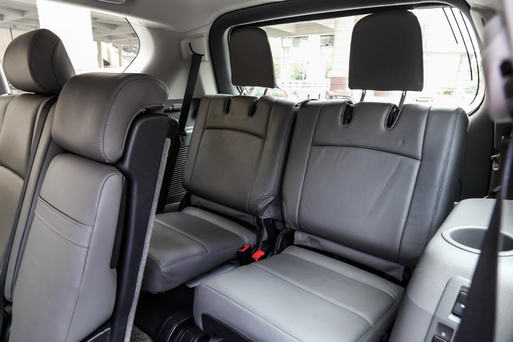 Toyota LandCruiser Prado VXL door view of rear seats 3