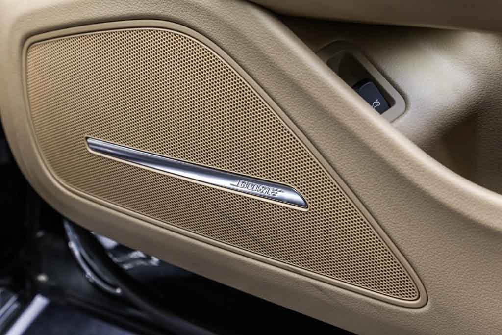 Audi A8 L speakers